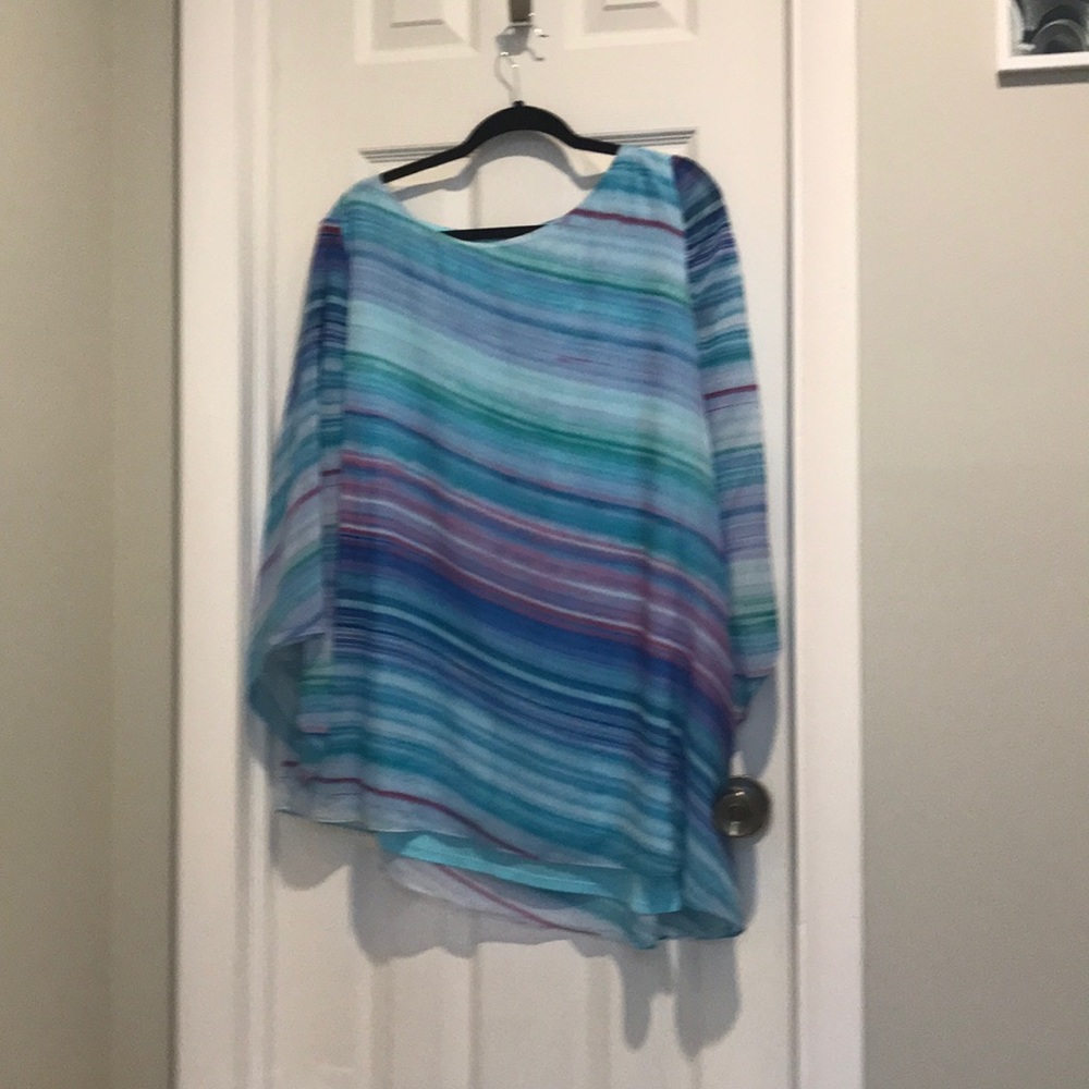 Asymmetrical flowy top